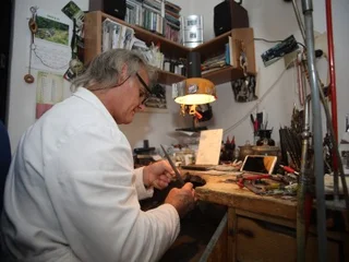 Pavel Štěpánek u ponku v dílně